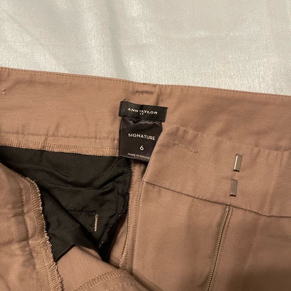 Ann Taylor signature Bermuda shorts size 6 - Picture 2 of 2
